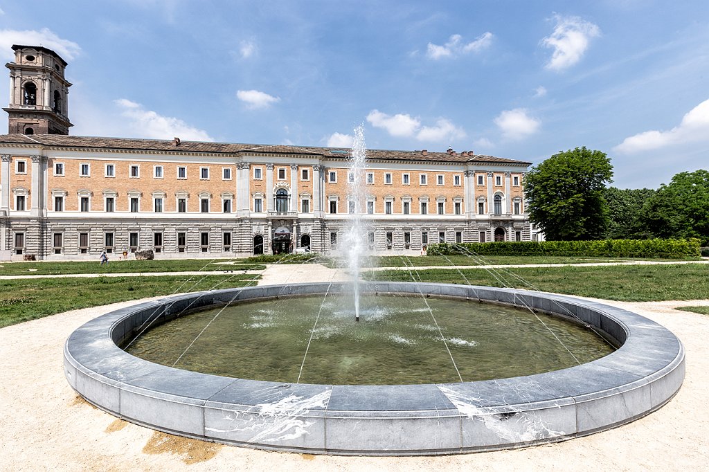 7 - FONTANA E SPACCATO DEL GIARDINI REALI .jpg